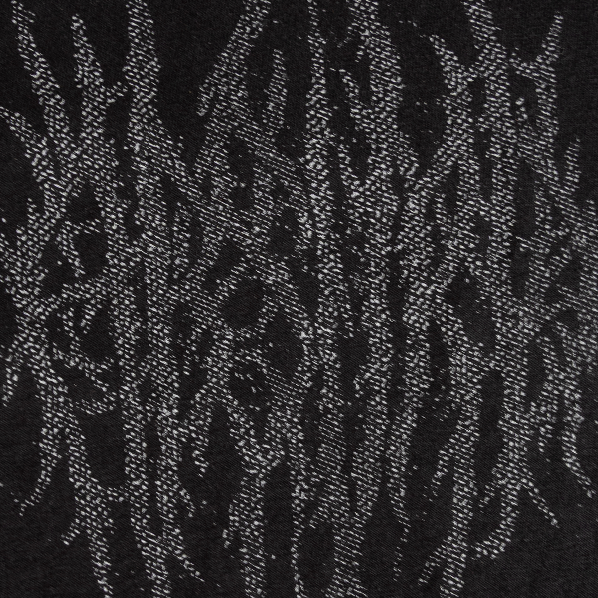 Close-up of the tangled gray front graphic